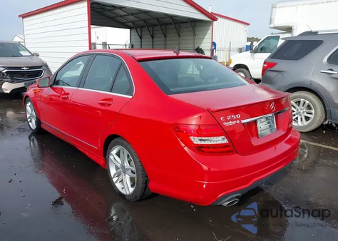 2013 Mercedes-Benz C 250 Sport z USA, uszkodzony, nr VIN WDDGF4HB5DR252327